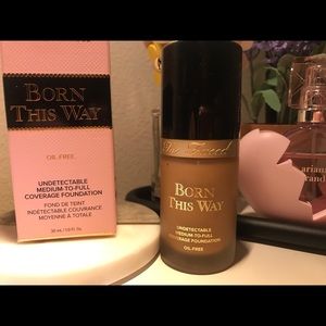 Too Faced Born this way Praline